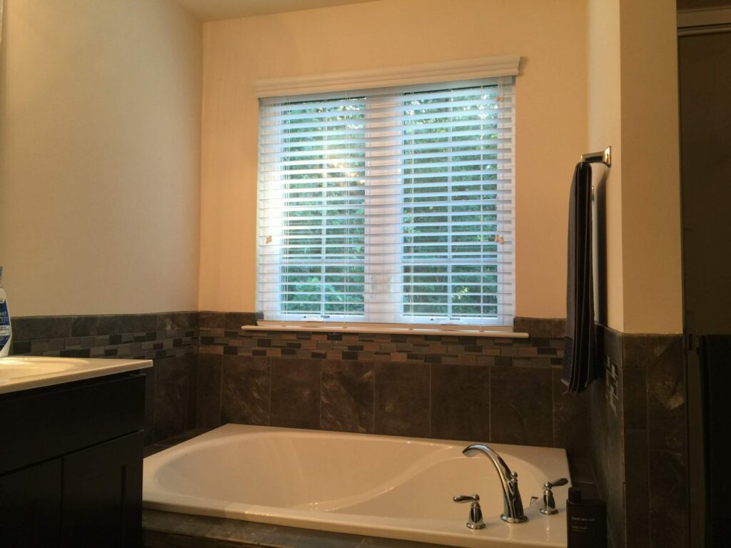 what blinds are best for bathrooms